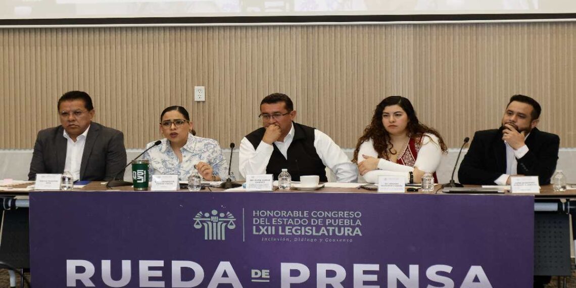 Renuncian tres directores del Congreso local