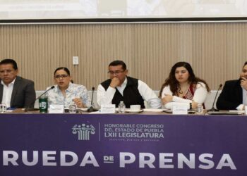 Renuncian tres directores del Congreso local