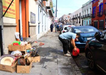 Entregan apoyos a afectados por lluvias