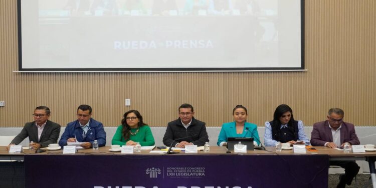 Avalan detención de secretarios