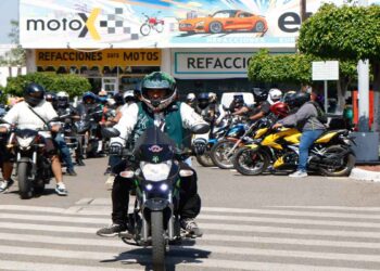 Motociclistas protestan en el Congreso por “Ley casco”