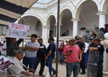 Persisten protestas contra alcaldesa de Acatlán de Osorio