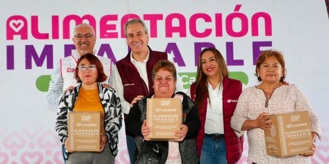 Dan 6 mil 300 despensas en Lomas de San Miguel