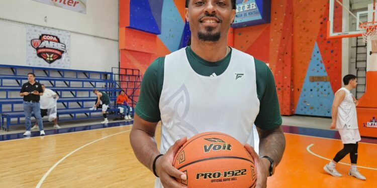 Lobos suma al MVP Shaquille Johnson