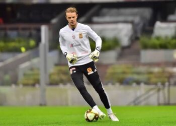 Firma Miguel Ortega con Deportes Tolima