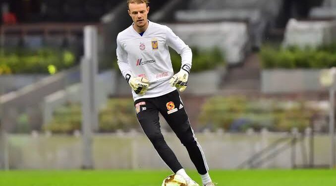 Firma Miguel Ortega con Deportes Tolima