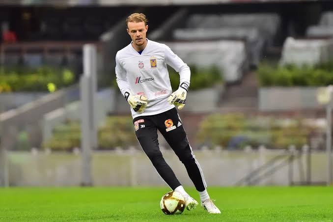 Firma Miguel Ortega con Deportes Tolima