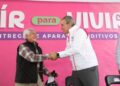 Entregan 50 aparatos auditivos en Puebla capital